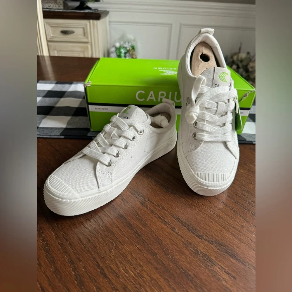 Cariuma OCA‎ Low Off-White Canvas Sneaker